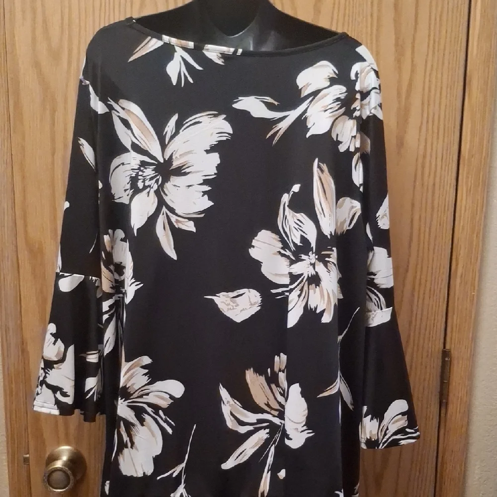 White Mark Chic Black and White Floral Women's Tunic - Picture 4 of 6